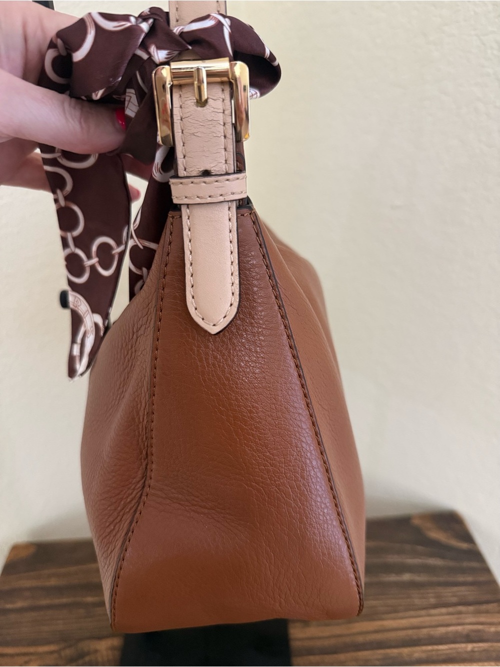 Michael Kors Pebbled Leather Shoulder Bag – Luggage Brown | Gold-Tone Hardware - Picture 4 of 10